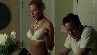 Katherine Heigl sexy, scène de Home Sweet Hell (2015)