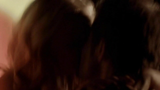 Nina Dobrev sexy, Candice Accola sexy, escena de sexo de The Vampire Diaries s06e13e17 (2015)