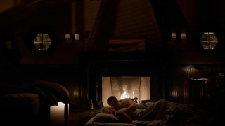 Nina Dobrev sexy, Candice Accola sexy, escena de sexo de The Vampire Diaries s06e13e17 (2015)