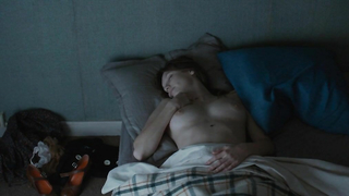 Ana Girardot nue, scène de La prochaine fois, je viserai le cœur (2014)