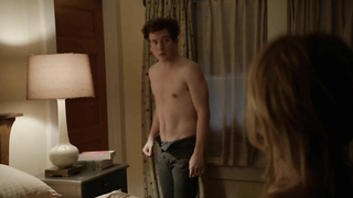 Sasha Alexander nua, Shani Atias nua, cena de sexo de Shameless s05e09 (2015)