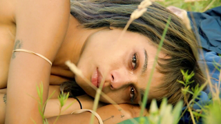 Zoe Kravitz desnuda, escena de sexo de The Road Within (2014)