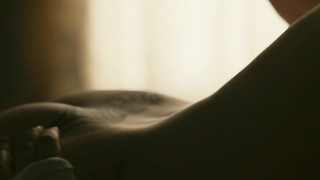 Anna Paquin desnuda, escena de sexo de Bellevue s01e07 (2017)