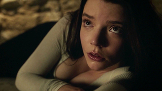 Anya Taylor-Joy sexy, escena erótica de Split (2016)