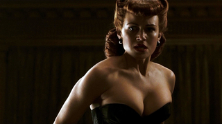 Carla Gugino sexy, scena erotica da Watchmen (2009)