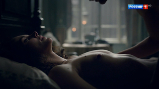 Elizaveta Boyarskaya desnuda, escena de sexo de Anna Karenina s01e02 (2017)