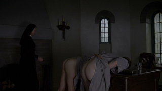 Lizzie Brochere desnuda, escena erótica de American Horror Story s02e02 (2012)