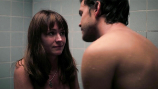 Britt Robertson desnuda, escena de sexo de Girlboss s01e08 (2017)